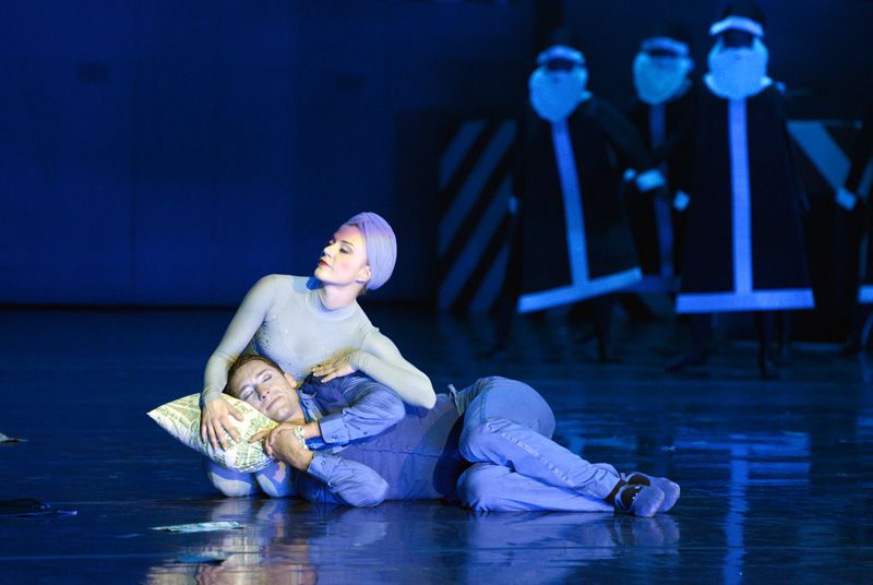 Eine Weihnachtsgeschichte - Ballett auf der Opernbühne.