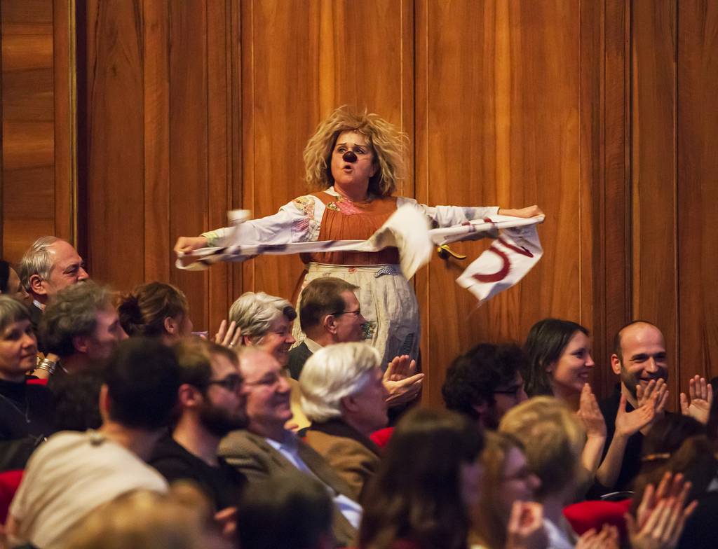 Gardi Hutter bei der Soli-Veranstaltung im Schauspiel Leipzig. Foto: Rolf Arnold.