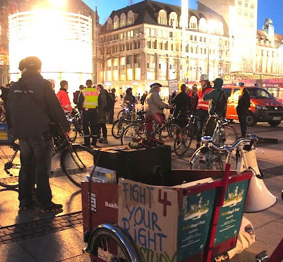 Letzten Mittwoch auf dem Augustusplatz: Radfahren gegen Kürzungen. © Mehmet Dogan