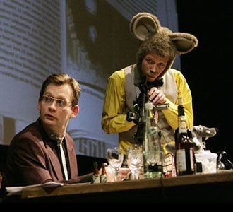 Stallgespräche von Mäusen und Menschen, 2012. Foto: Rolf Arnold / Centraltheater