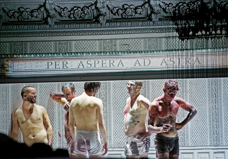 Im Westen nichts Neues. Schauspiel Hannover. Foto: Katrin Ribbe